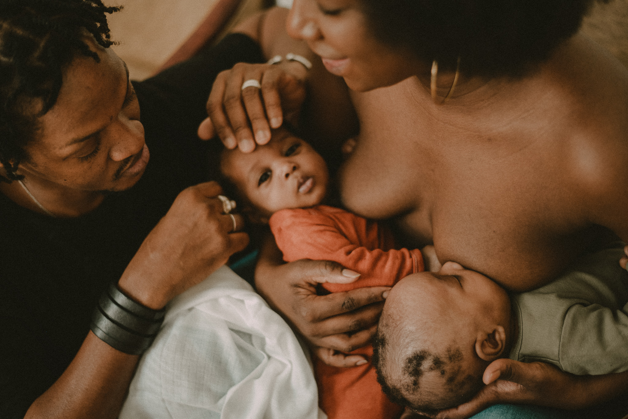 Vanessa Berthe photographe maternité allaitement Var